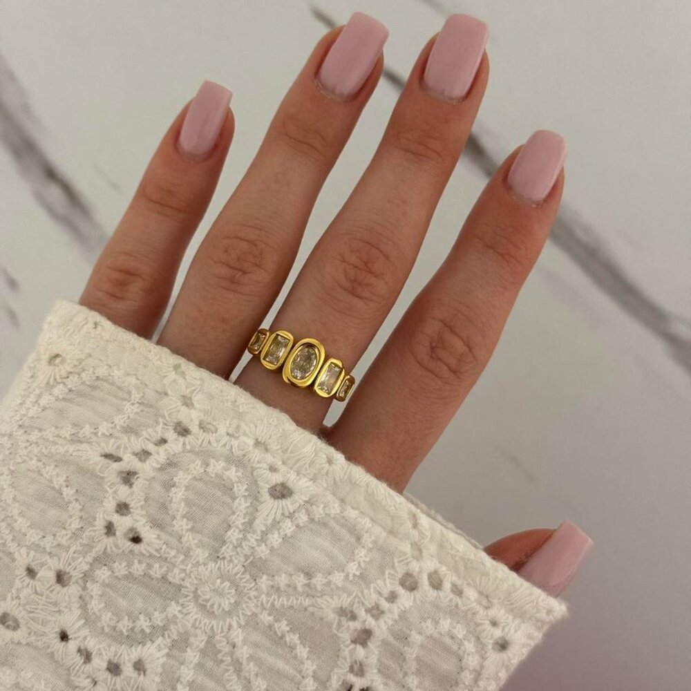 SKU0470 Retro Gold White Diamond Gemstone Women Ring Stainless steel + gift bag